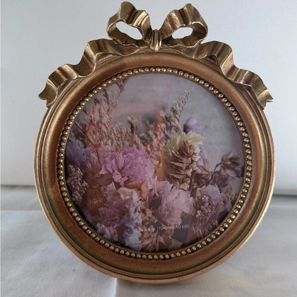 Elegant Gold  Frame bow on top round for 4”x4” photo